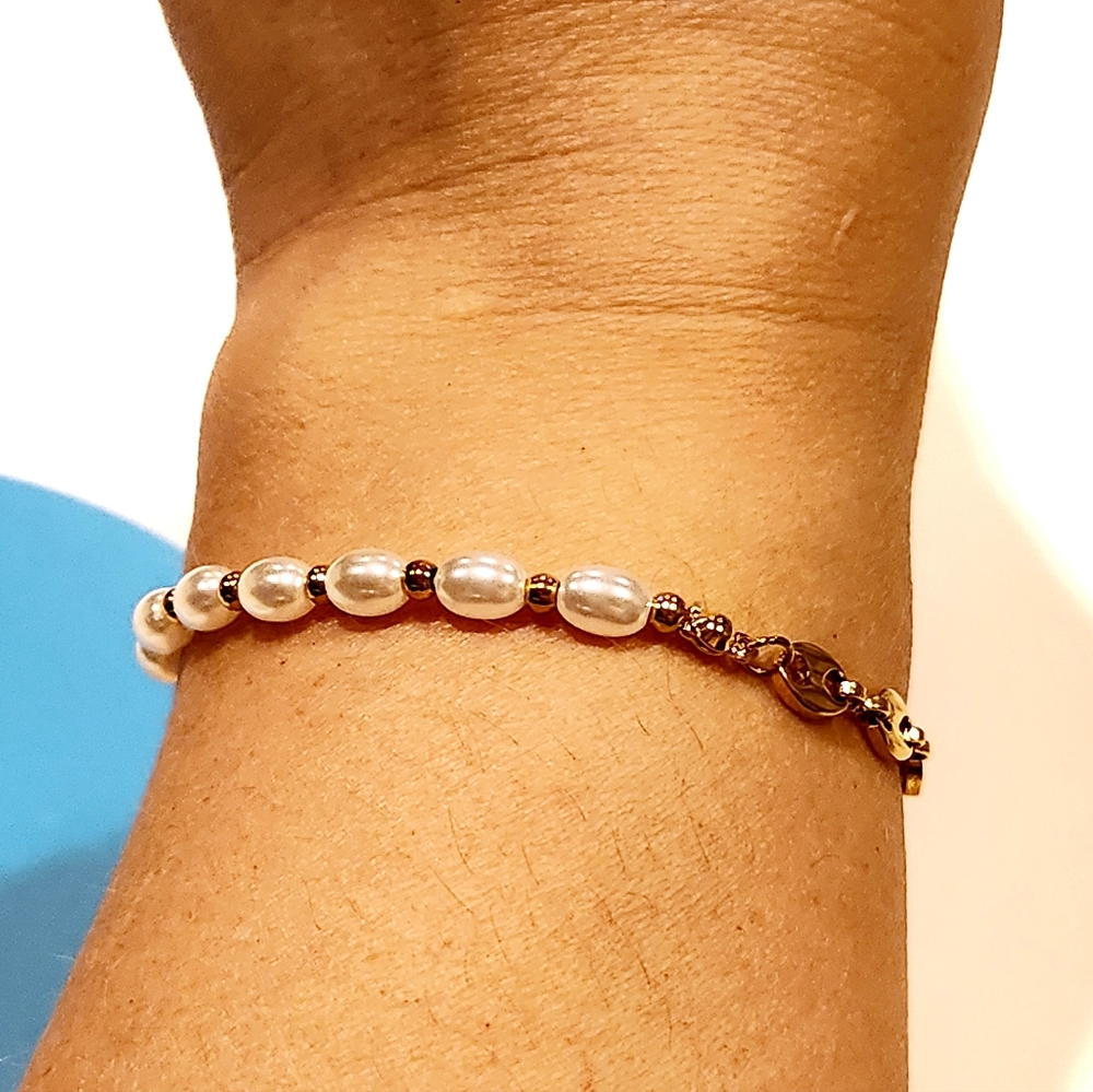 Tennis Bracelet Chain Charm, Stainless steel. Gold color. White Pearl Eye Design